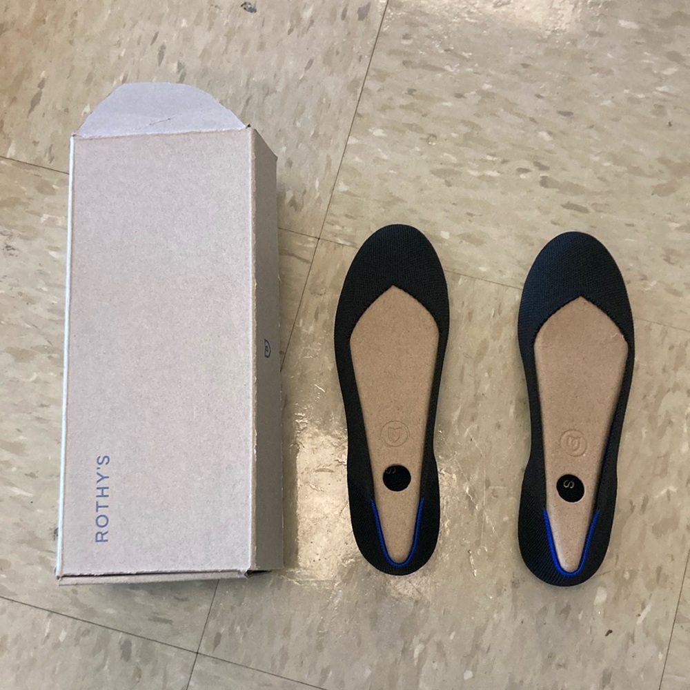 BNIB Rothys flats. Black size 6